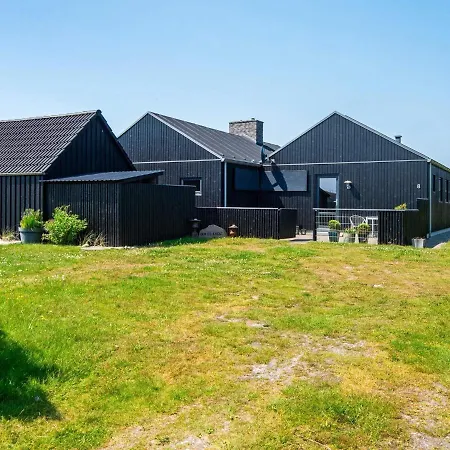 8 Person In * Hvide Sande